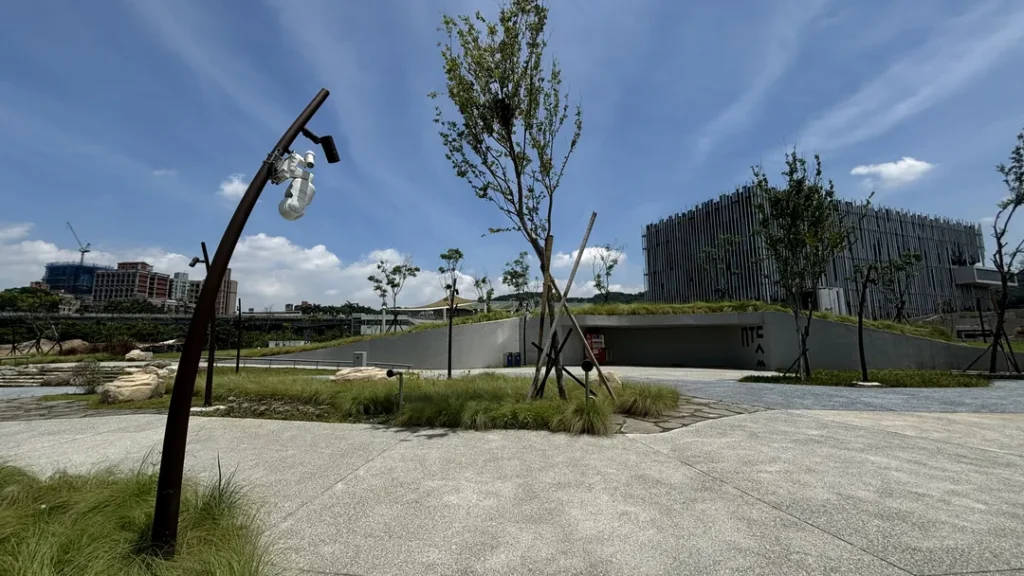 Securing Museum Spaces with Smart Cameras