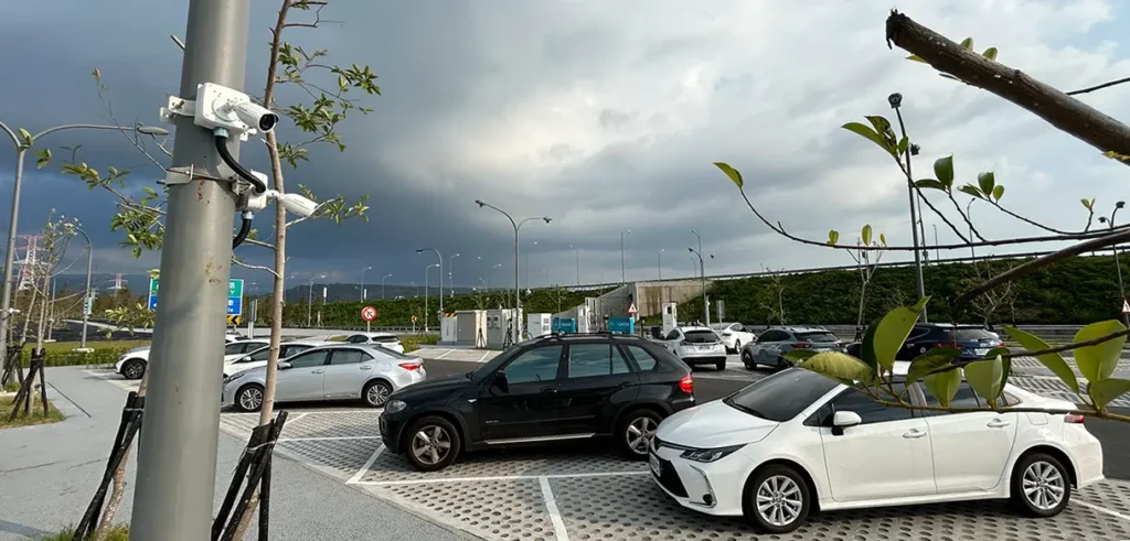 Traffic Management at Freeway Service Area